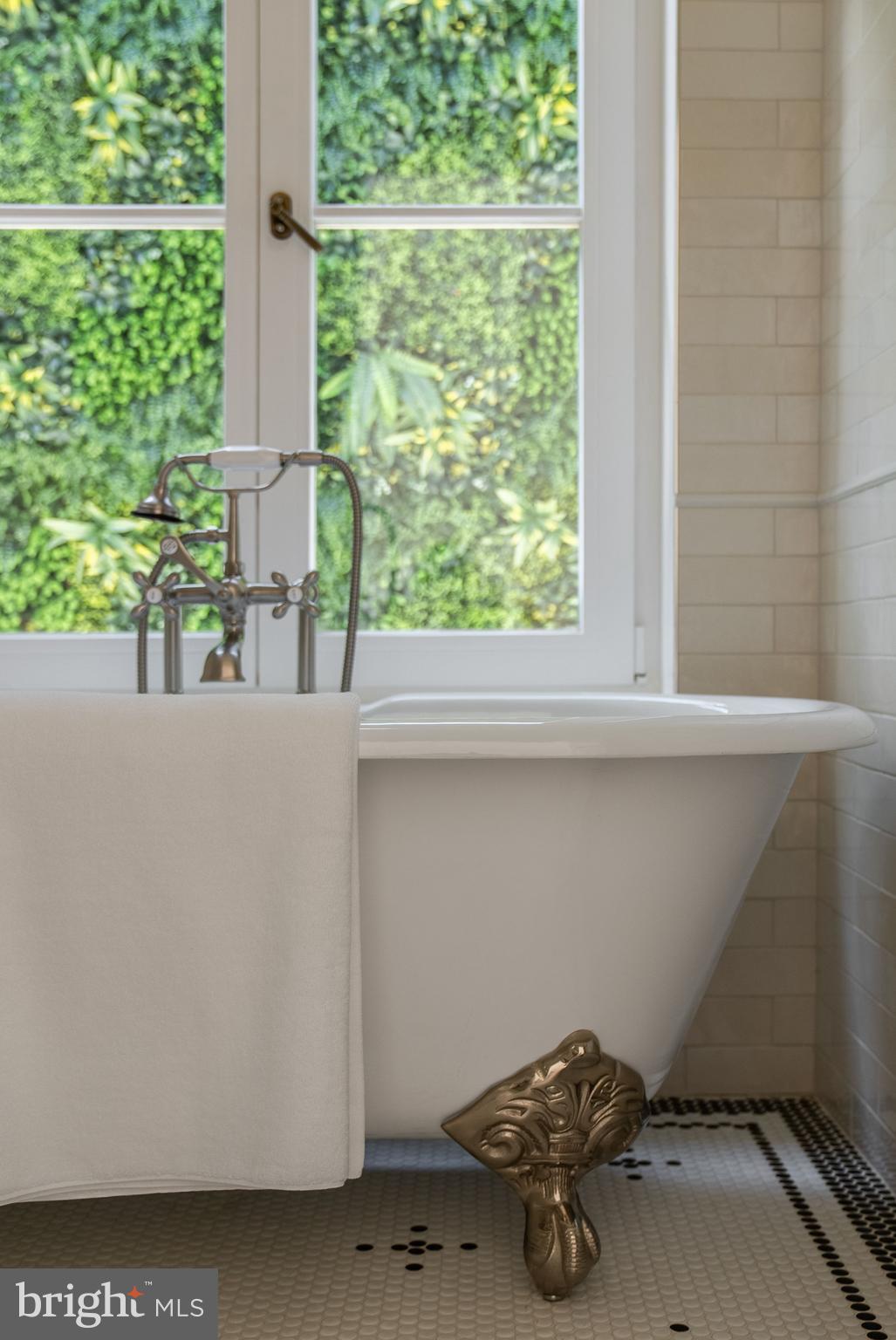 LOGAN CIRCLE - Residential