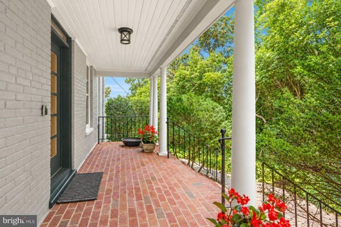 Photo of 5716 N Kings Highway, ALEXANDRIA, VA 22303 (MLS # VAFX2344440)