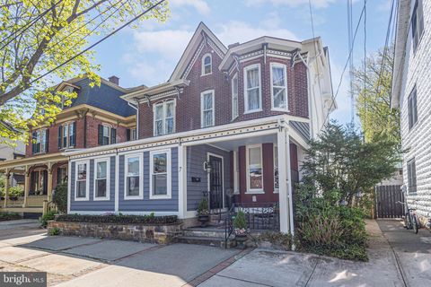 7 YORK STREET LAMBERTVILLE NJ 08530