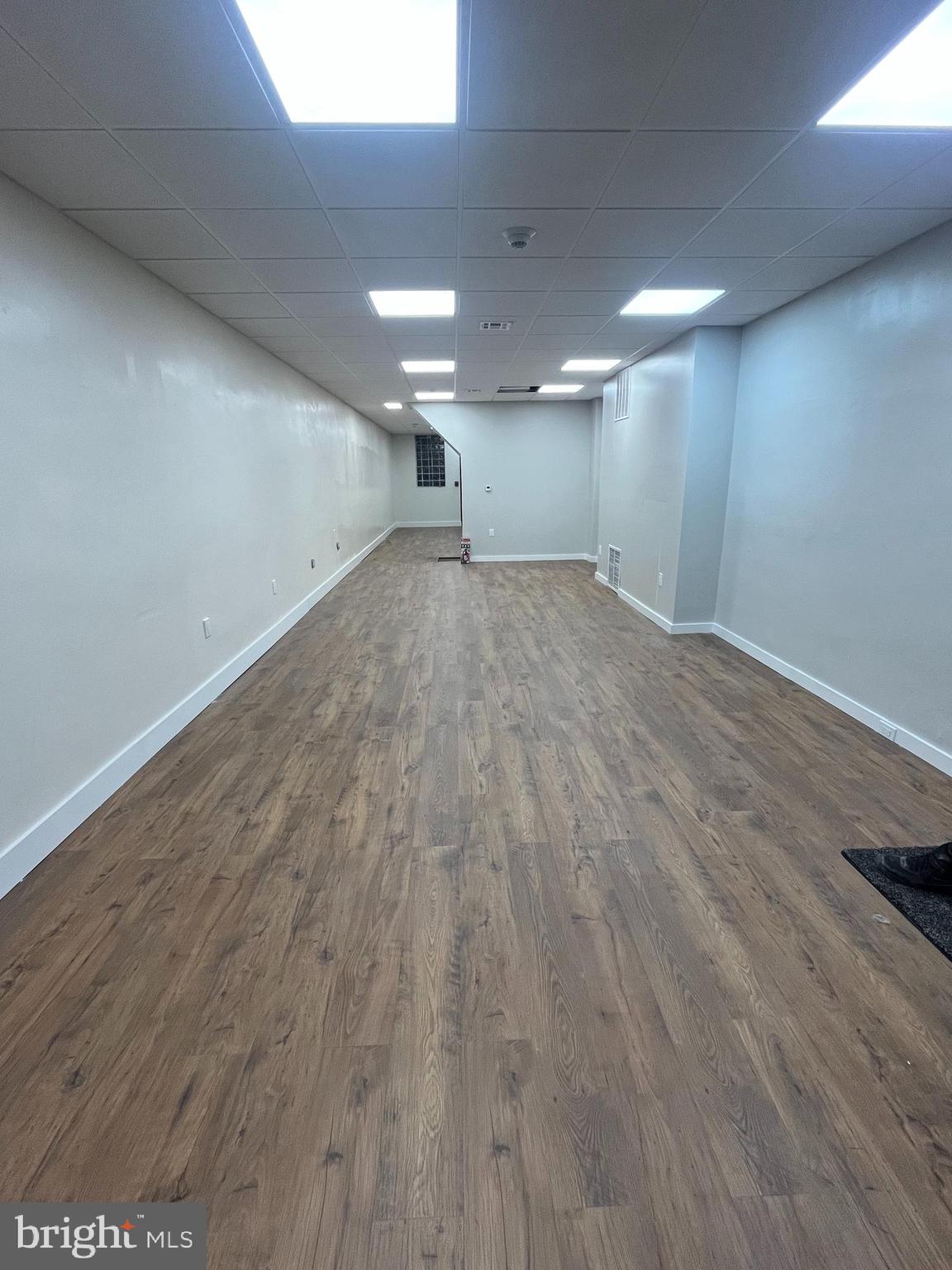 5043 N 5TH STREET 1ST FL COM.