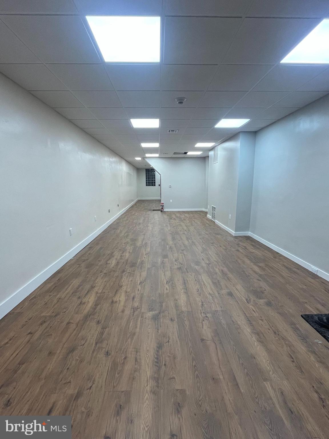 5043 N 5TH STREET 1ST FL COM.