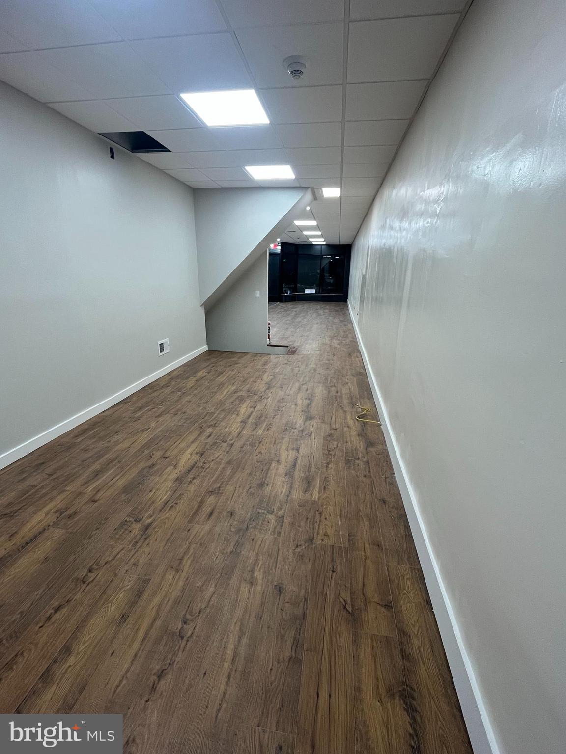 5043 N 5TH STREET 1ST FL COM.