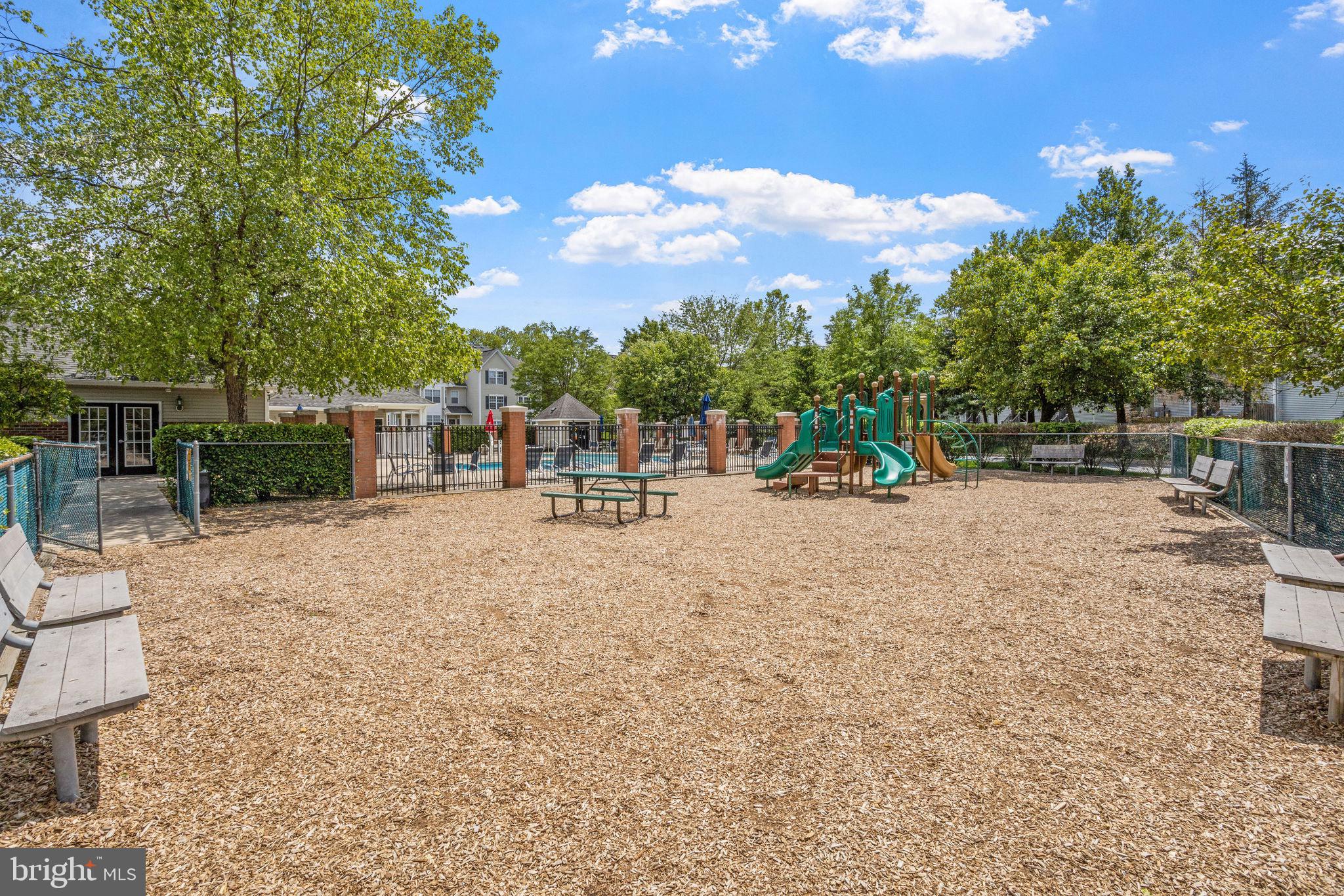 1106 DAHLIA CIRCLE