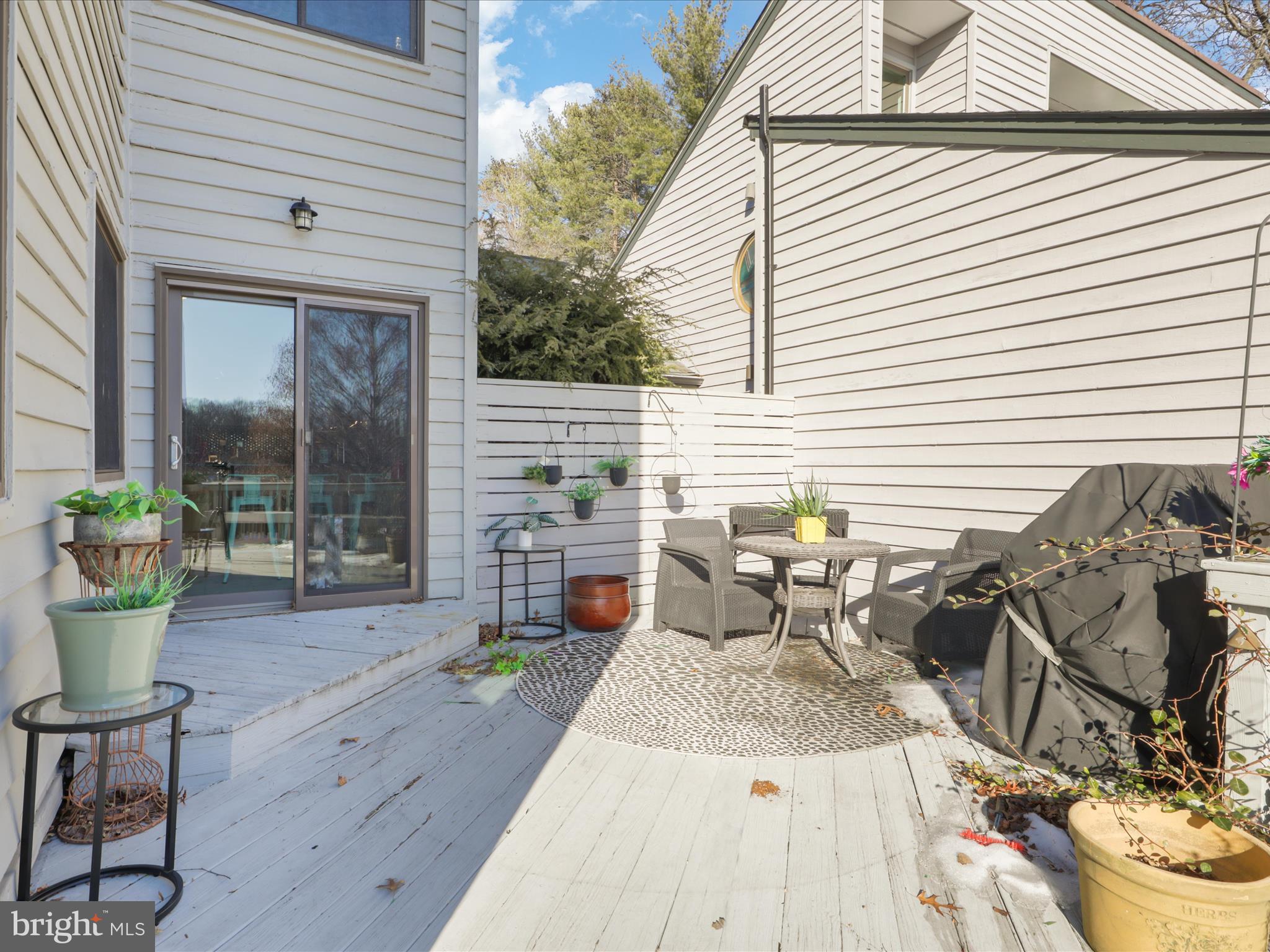 RESTON - Residential