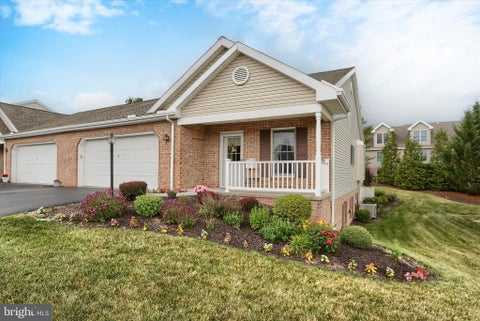Townhouse For Sale - 13 Redbud Drive Dr<br/> MECHANICSBURG, PA 17050
