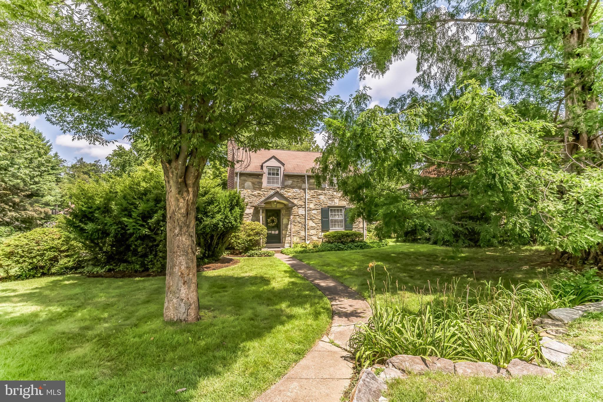 435 LAVEROCK ROAD