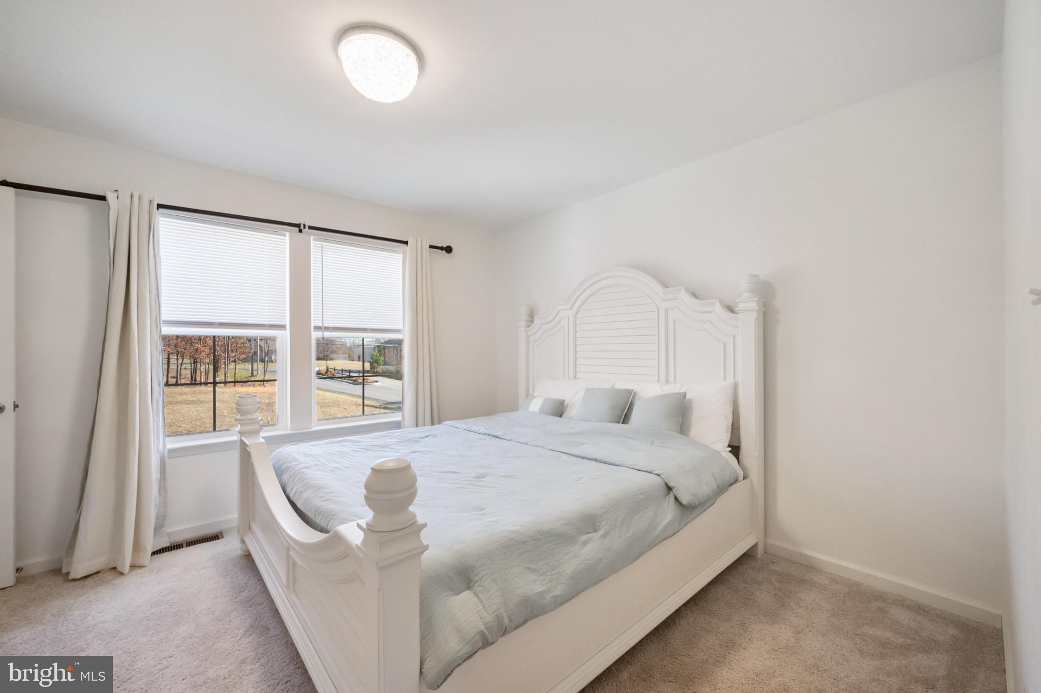 WHISPERING PINES - Residential