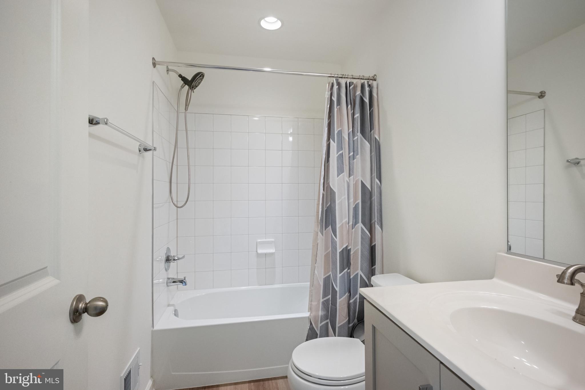 WHISPERING PINES - Residential