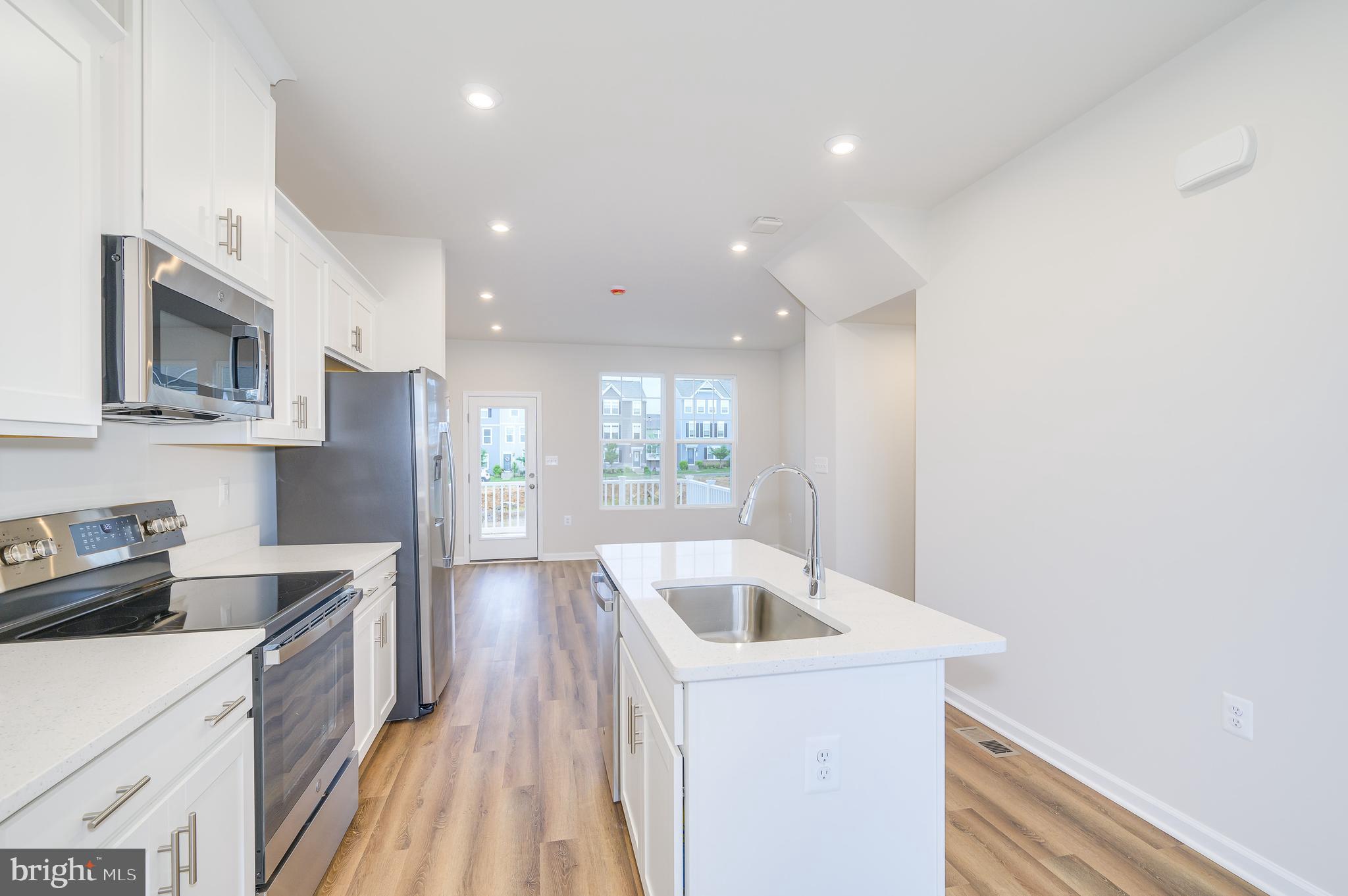 PRESIDENTS POINTE - Residential Lease