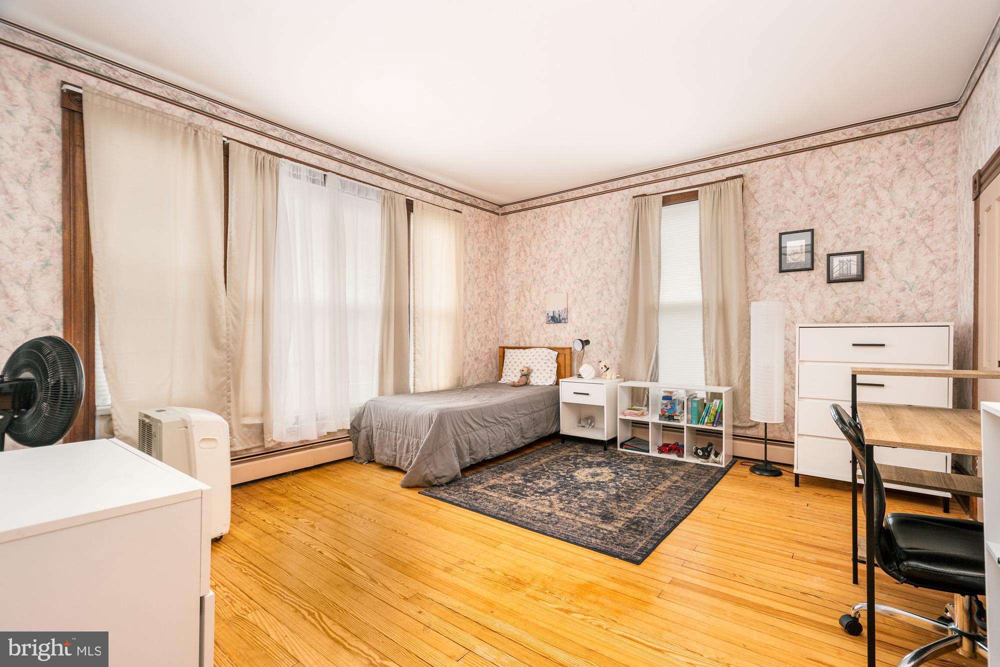 MOUNTAIN LAKE PARK - Residential