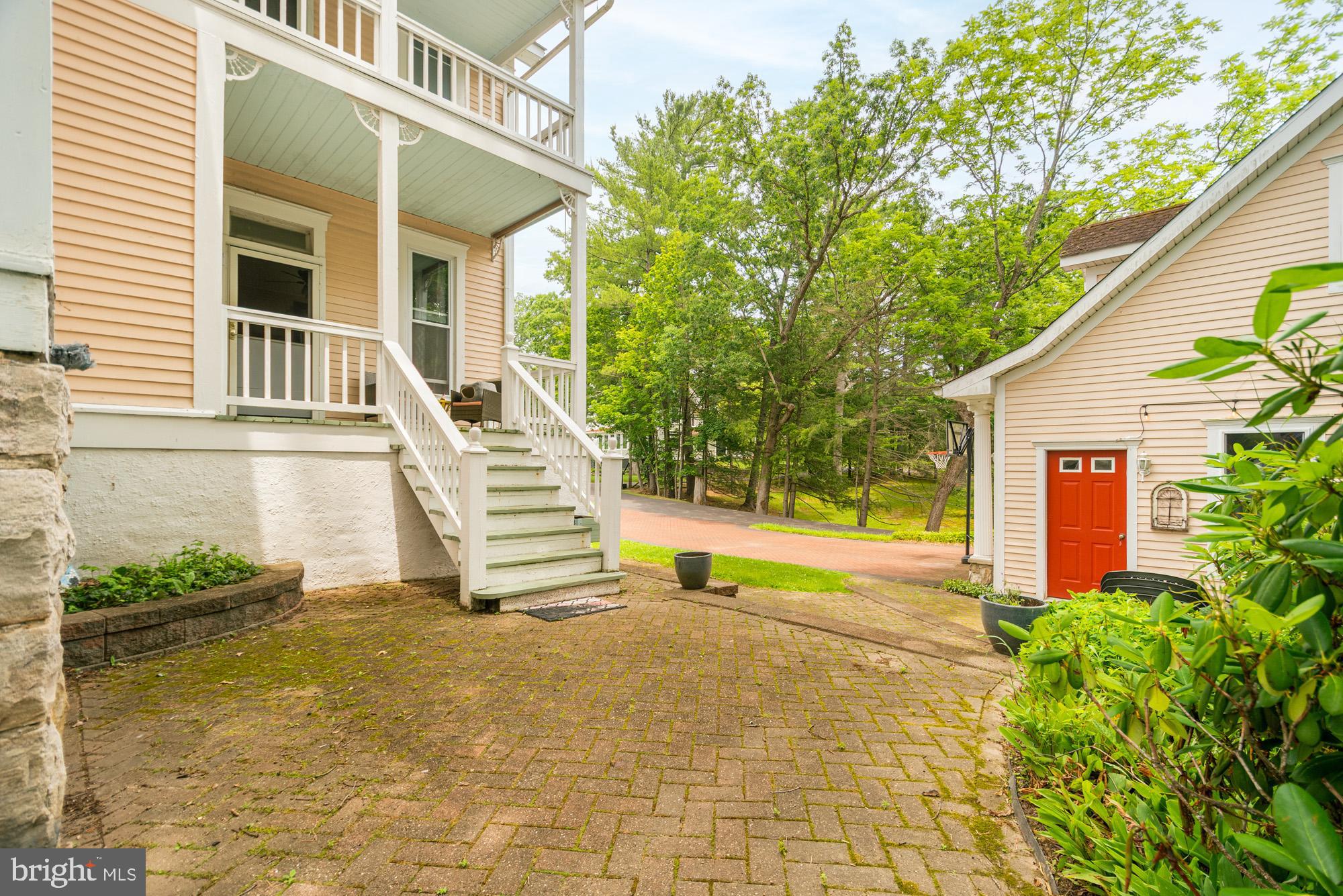 MOUNTAIN LAKE PARK - Residential