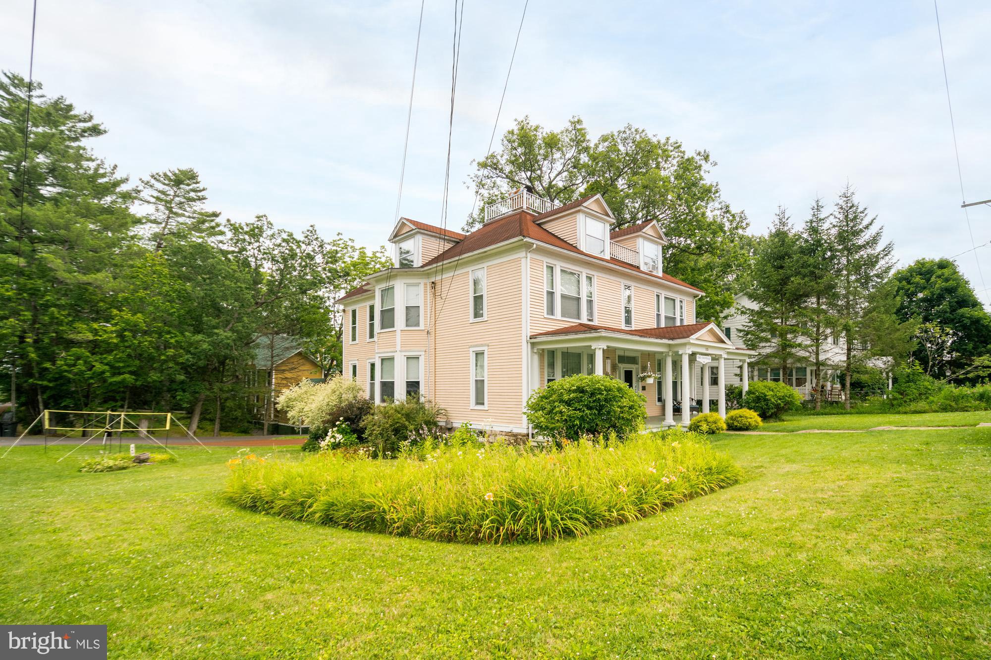 MOUNTAIN LAKE PARK - Residential