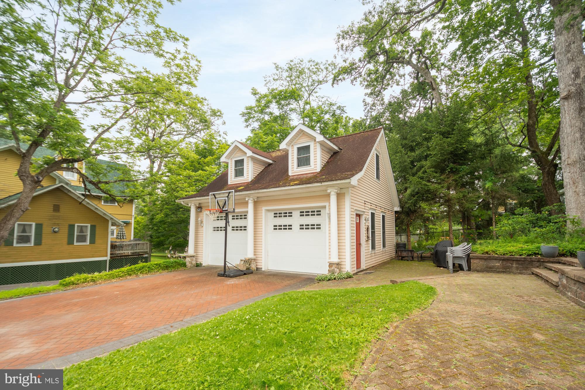 MOUNTAIN LAKE PARK - Residential