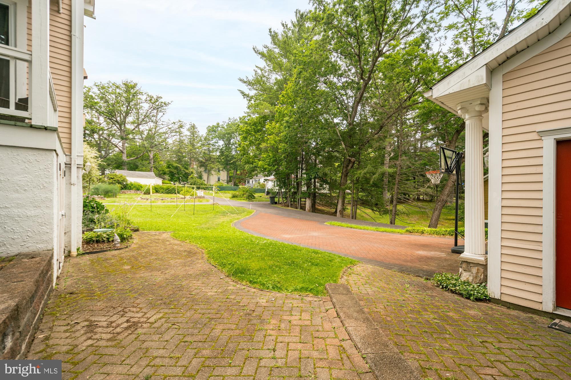 MOUNTAIN LAKE PARK - Residential