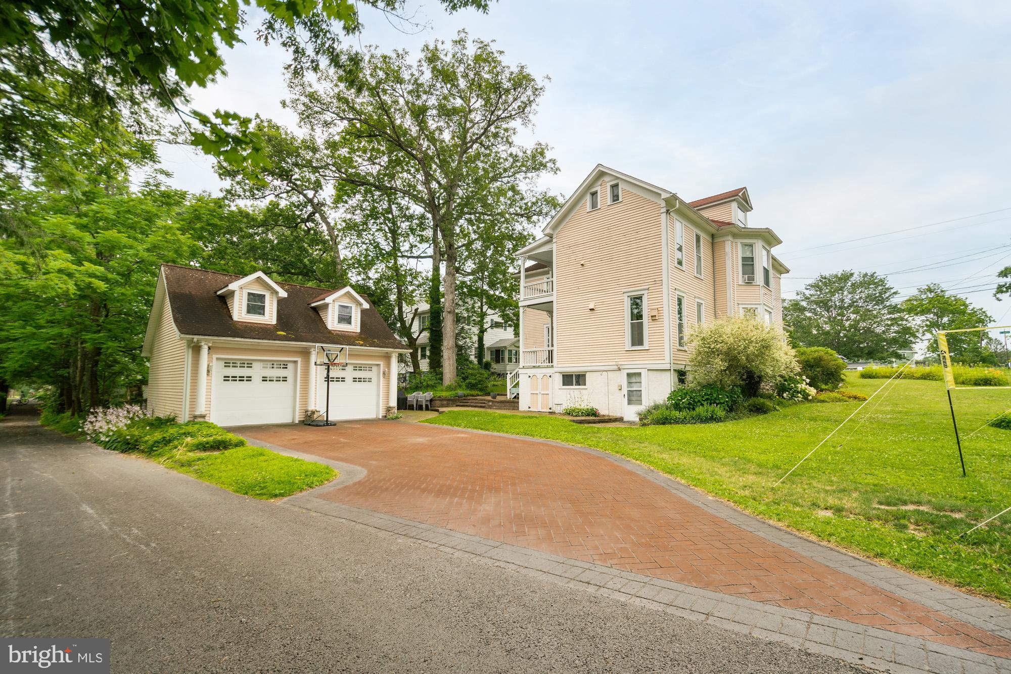 MOUNTAIN LAKE PARK - Residential