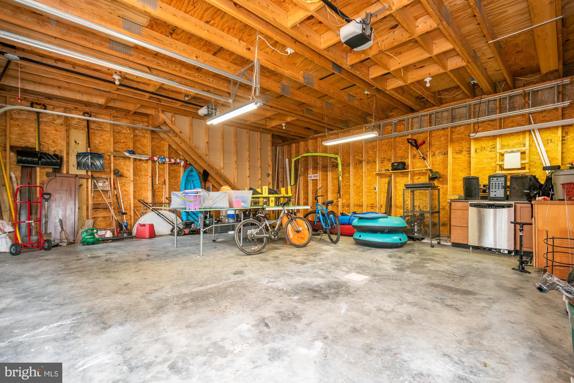 MOUNTAIN LAKE PARK - Residential