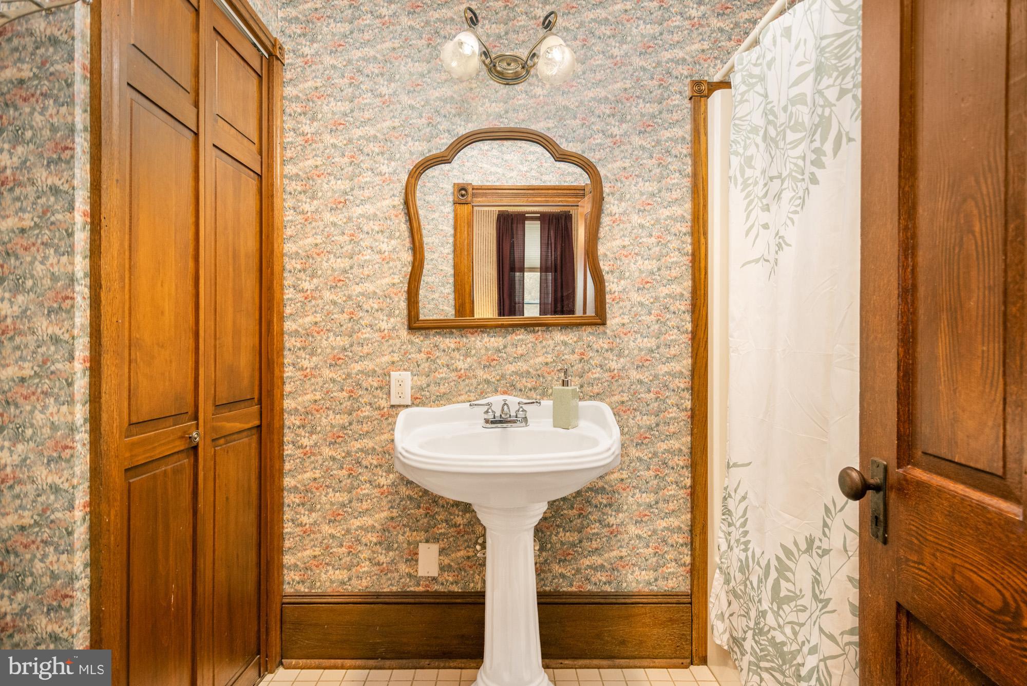 MOUNTAIN LAKE PARK - Residential