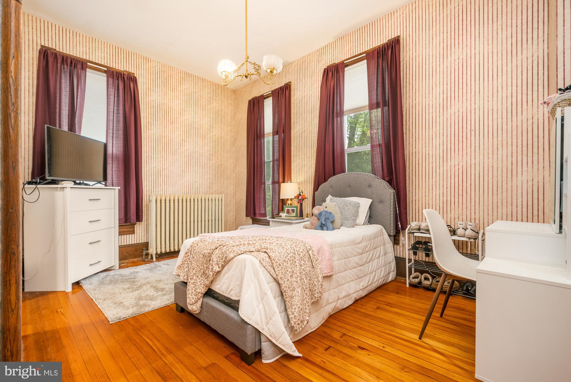 MOUNTAIN LAKE PARK - Residential