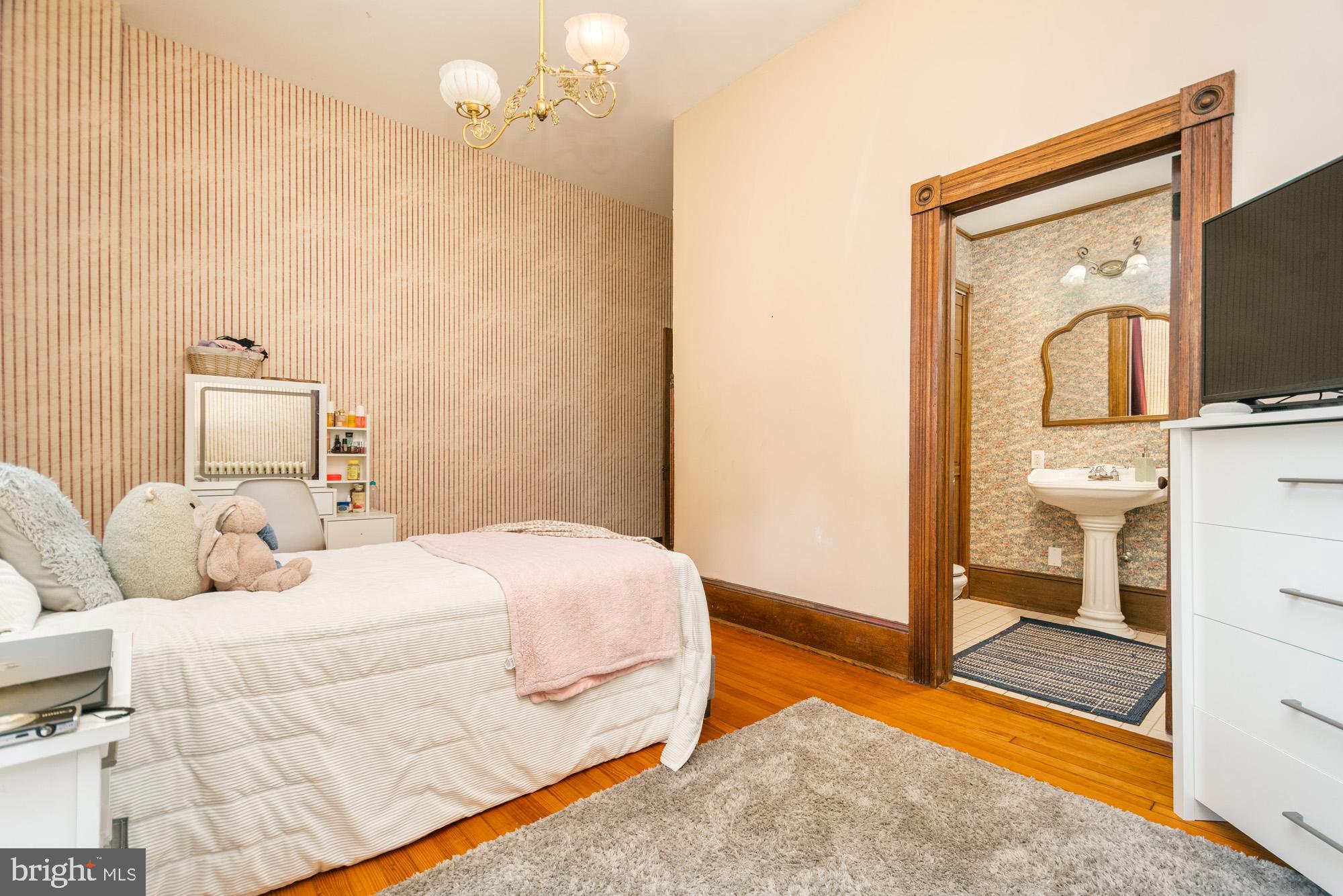 MOUNTAIN LAKE PARK - Residential