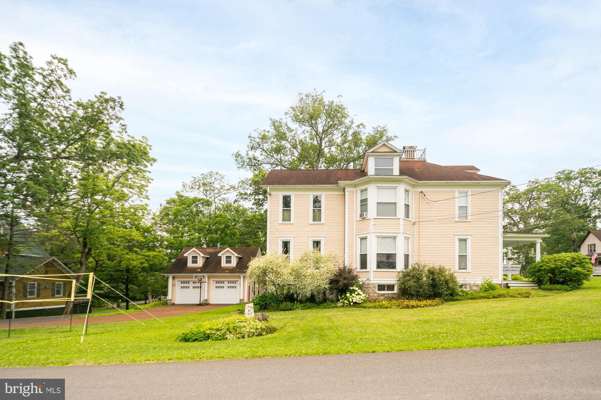 MOUNTAIN LAKE PARK - Residential