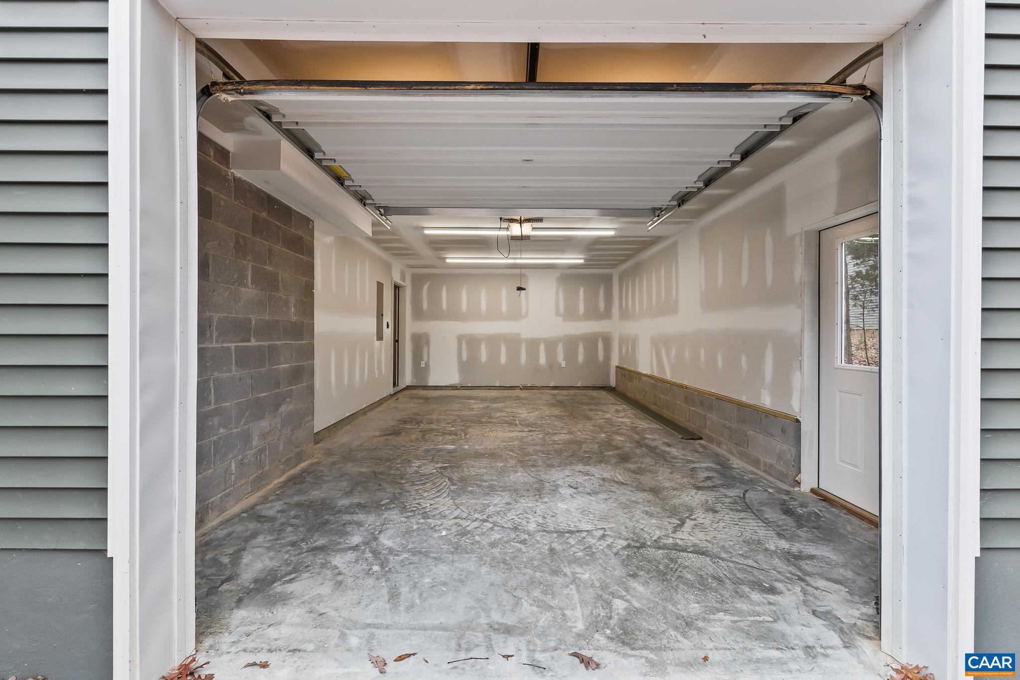 LAKE MONTICELLO - Residential