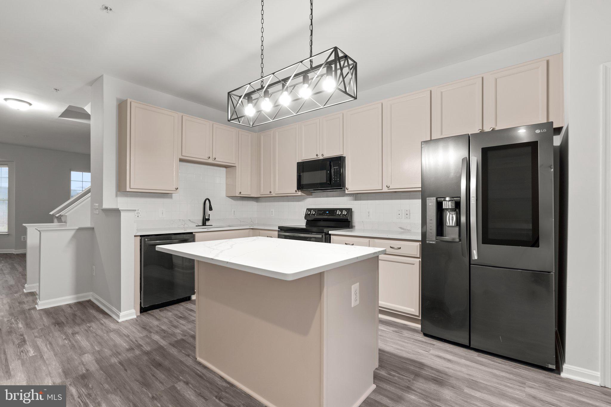 CARROLLWOOD MANOR - Residential