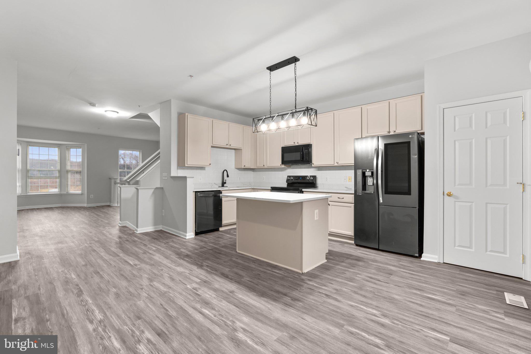 CARROLLWOOD MANOR - Residential