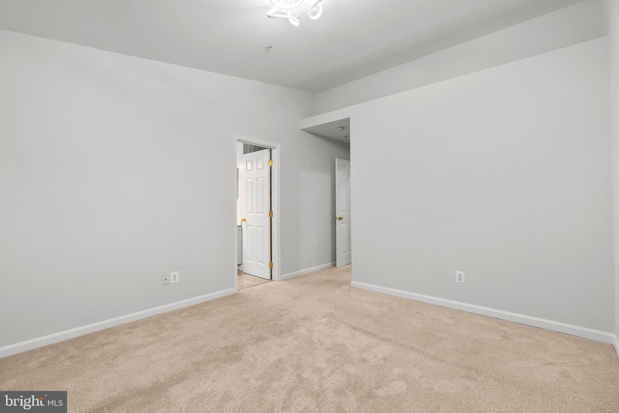 CARROLLWOOD MANOR - Residential