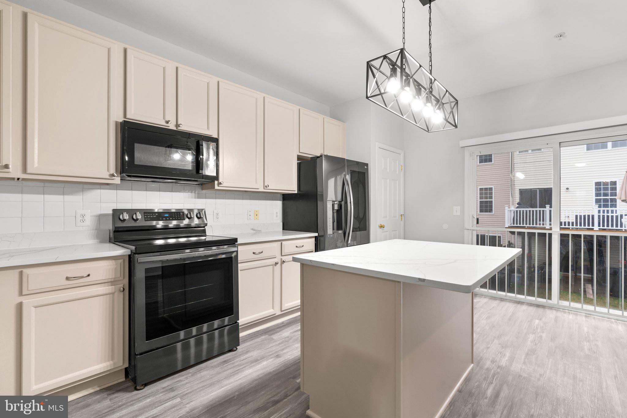 CARROLLWOOD MANOR - Residential