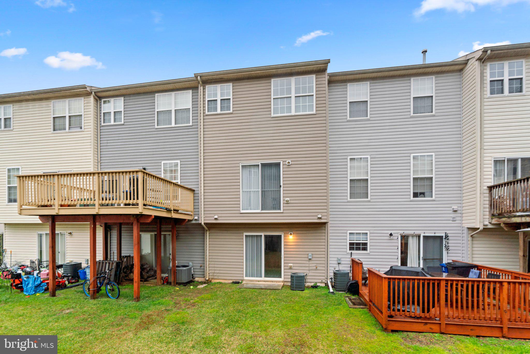 CARROLLWOOD MANOR - Residential