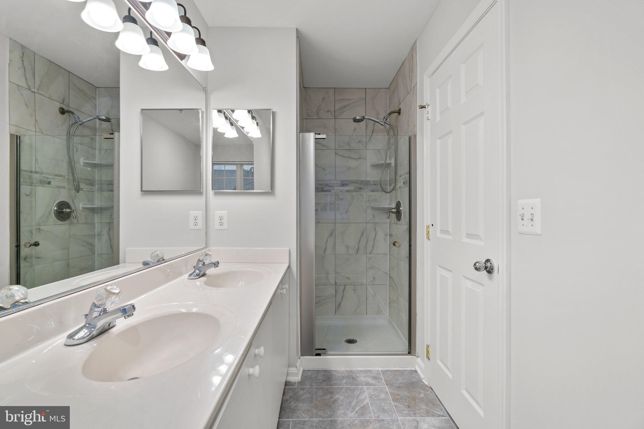 CARROLLWOOD MANOR - Residential