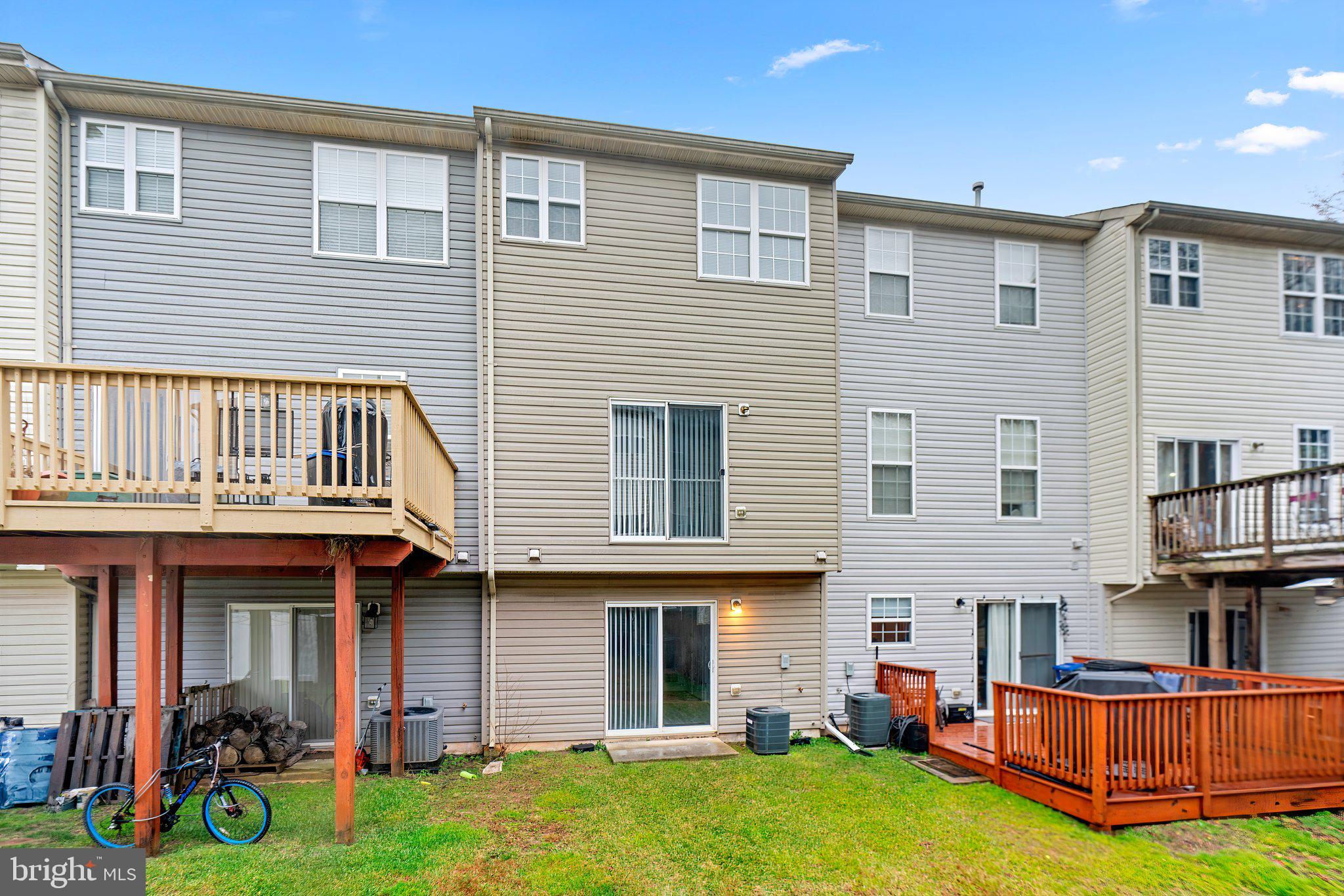 CARROLLWOOD MANOR - Residential