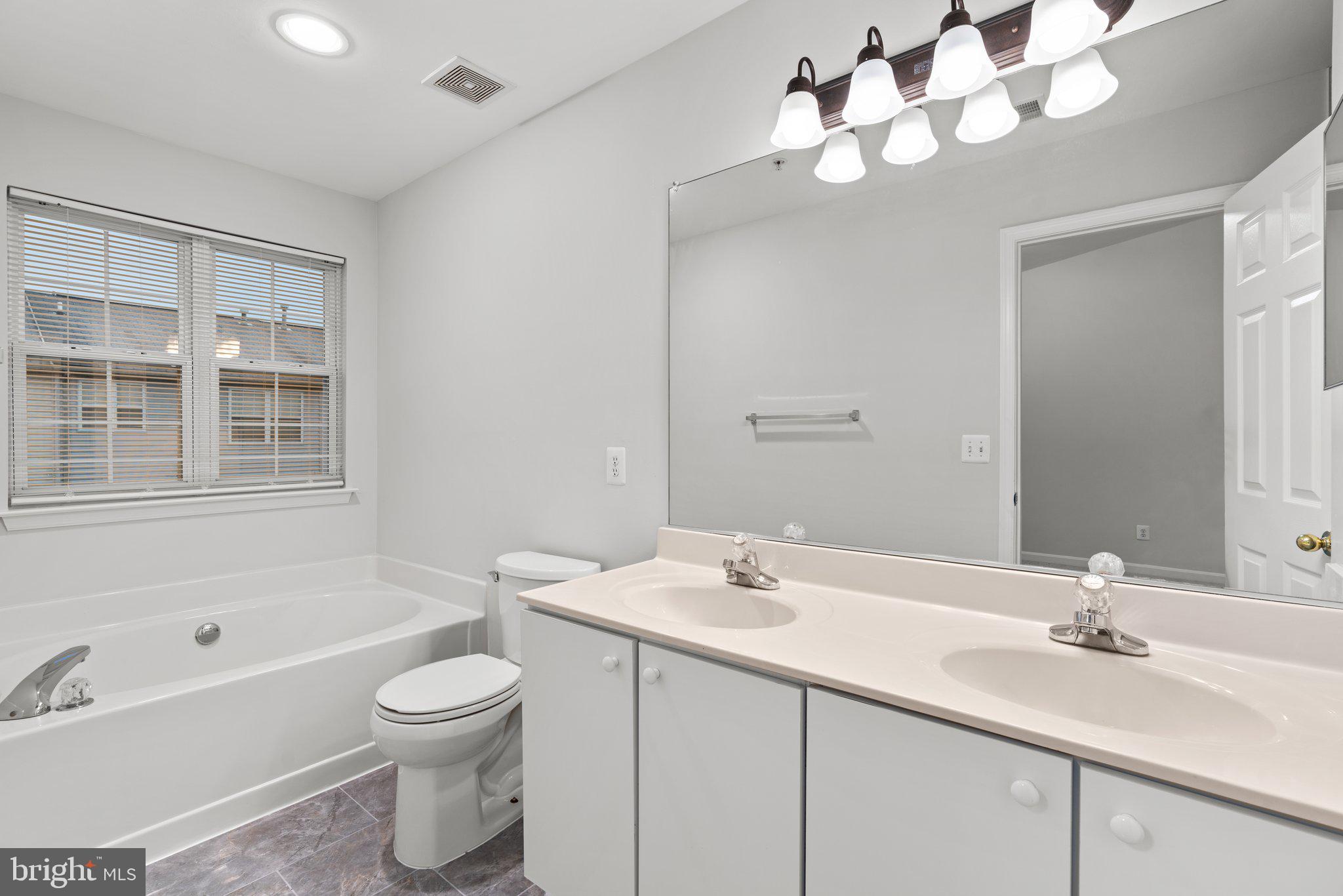 CARROLLWOOD MANOR - Residential