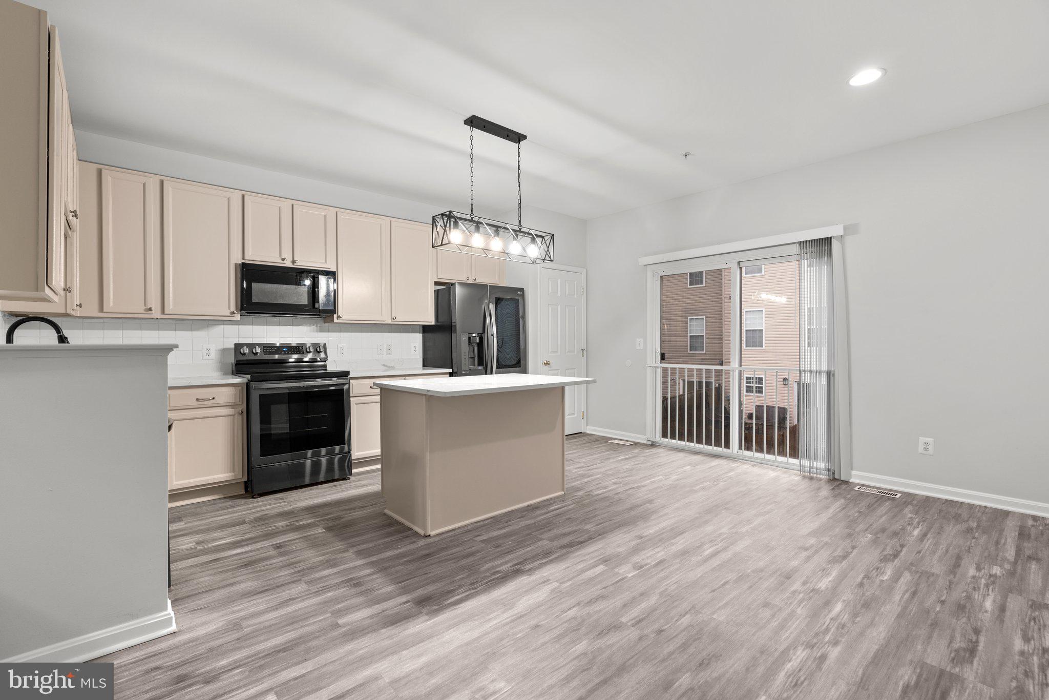 CARROLLWOOD MANOR - Residential