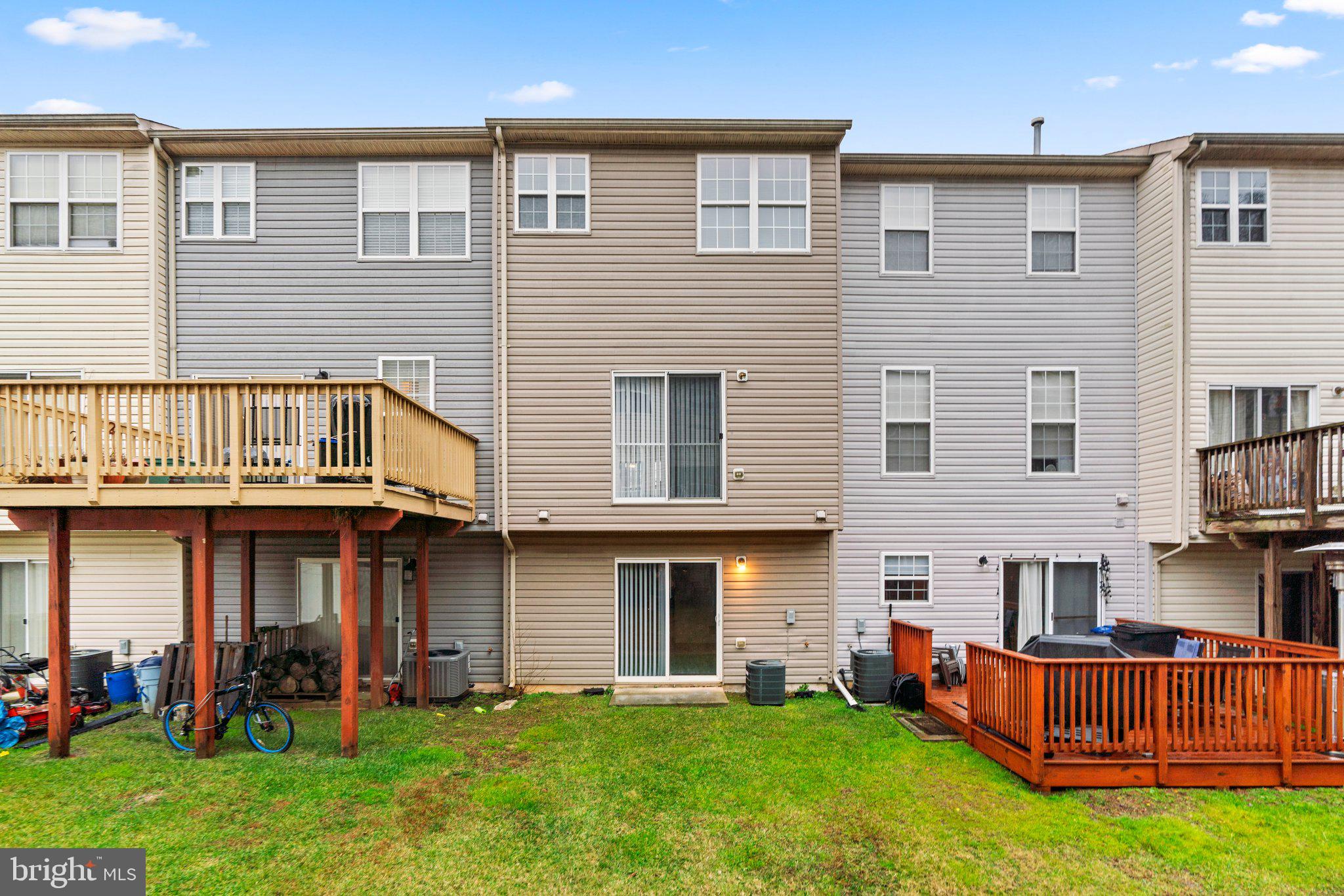 CARROLLWOOD MANOR - Residential