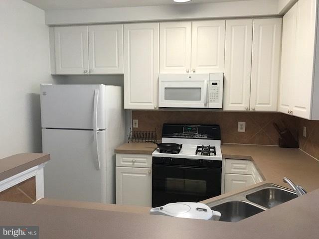 MANORS AT MCNAIR FARMS - Residential Lease