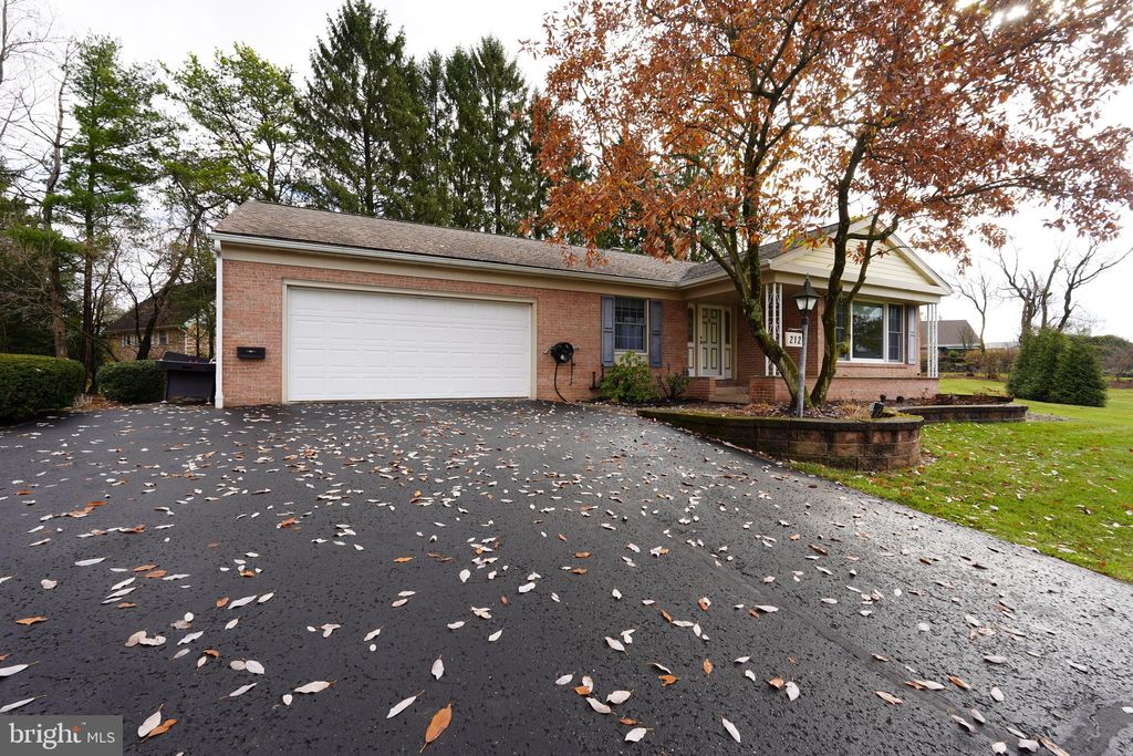 Photo of 212 Seneca Circle, STATE COLLEGE, PA 16801 (MLS # PACE2516412)