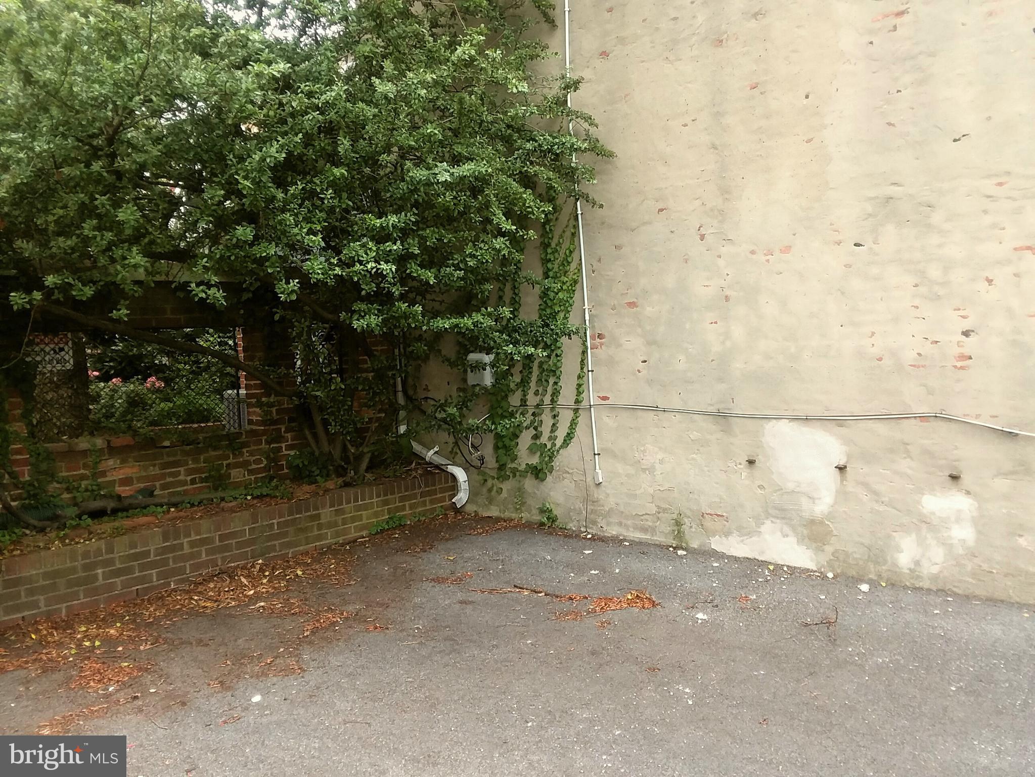 BROMO ARTS DISTRICT - Residential Lease