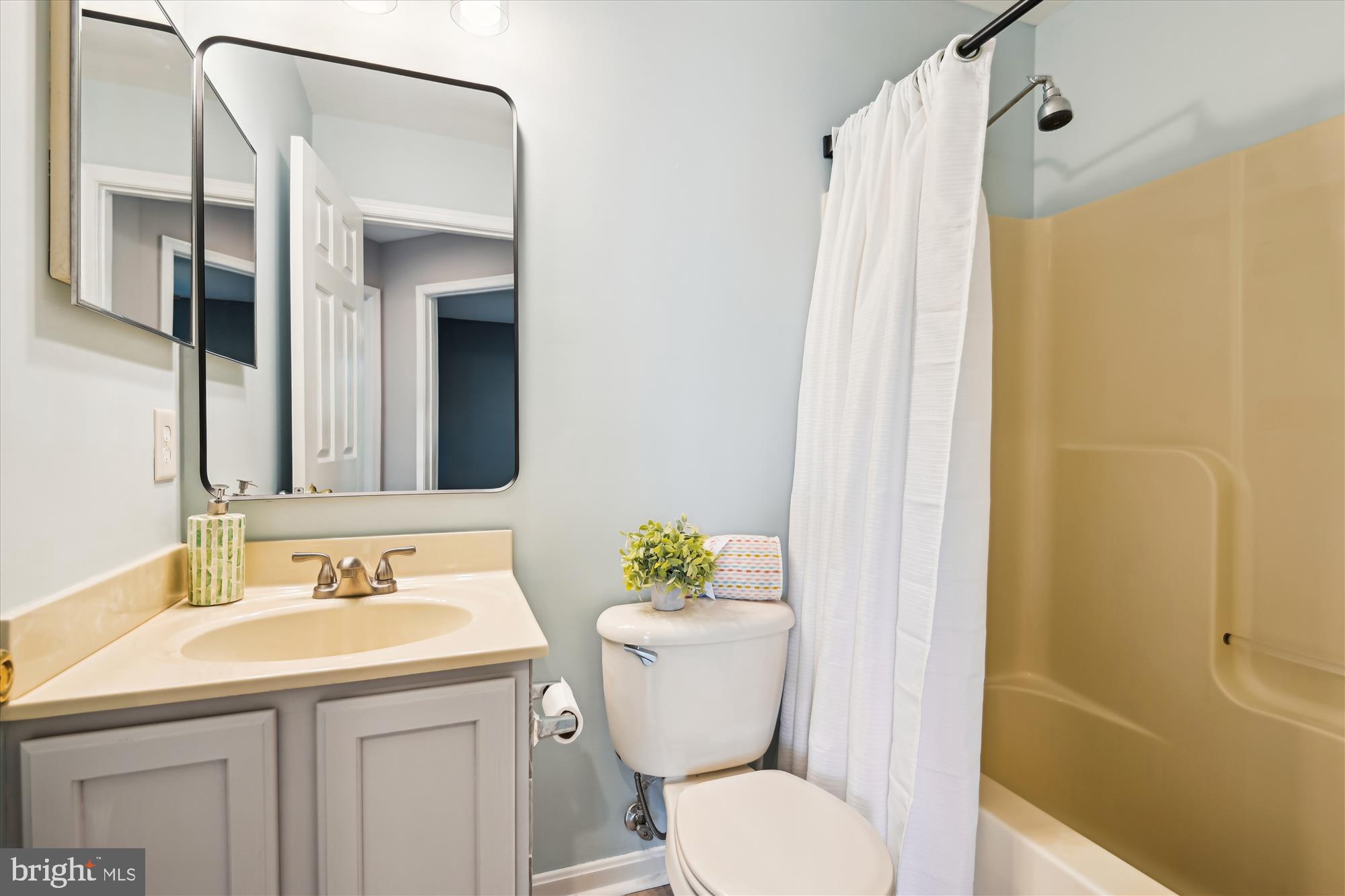 OYSTER HARBOR - Residential