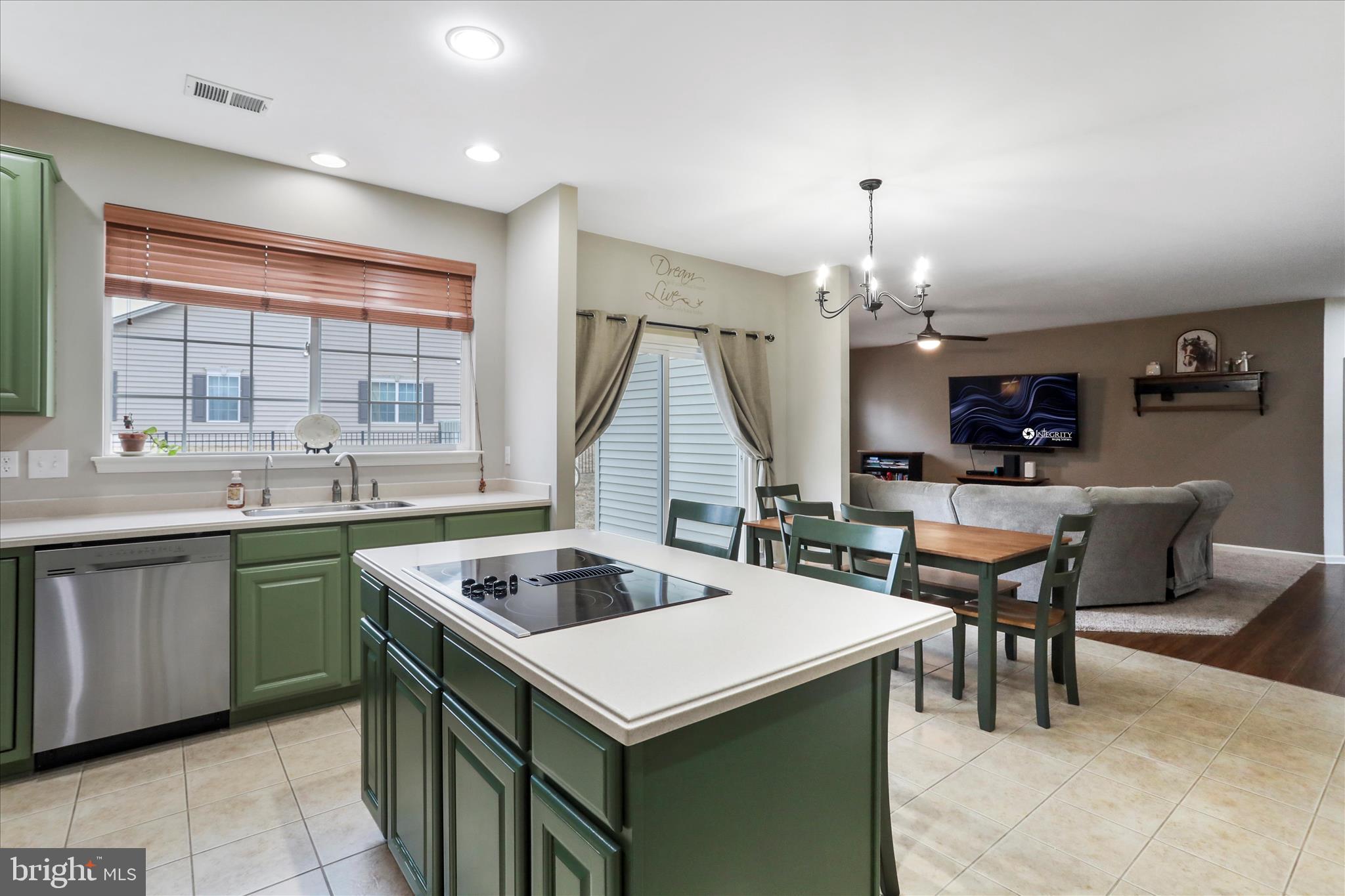 ROLLING HILLS - Residential