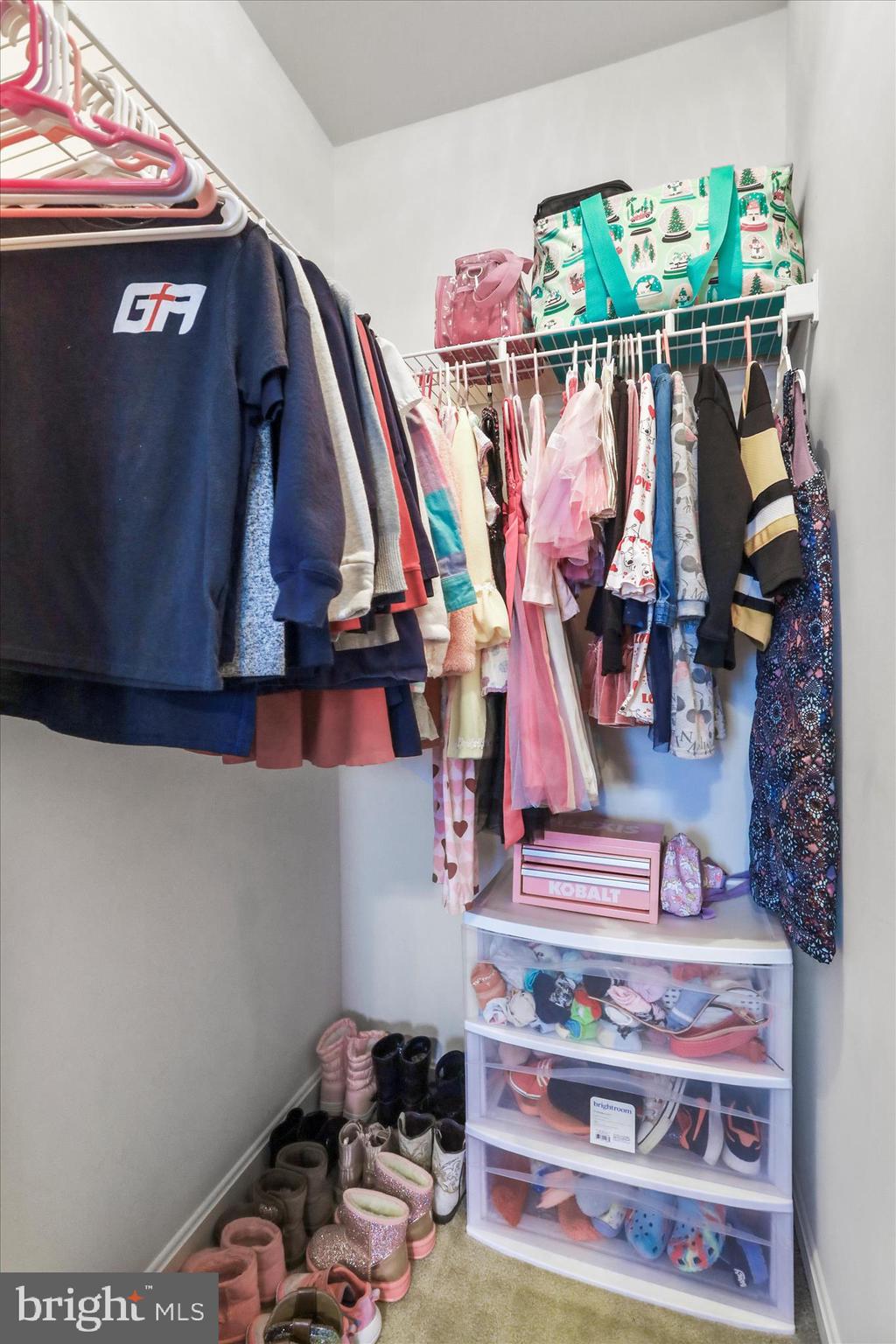 ROLLING HILLS - Residential