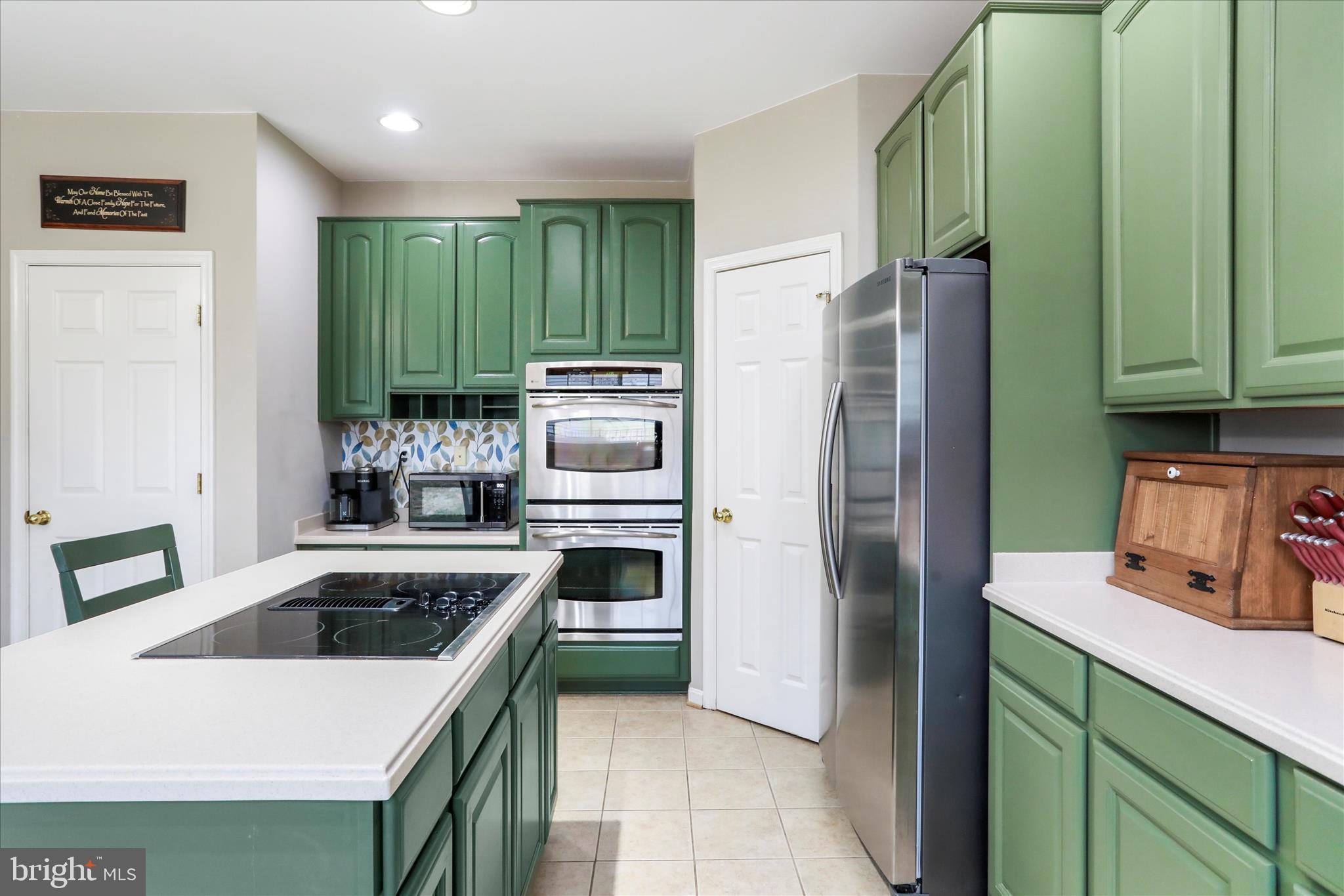 ROLLING HILLS - Residential