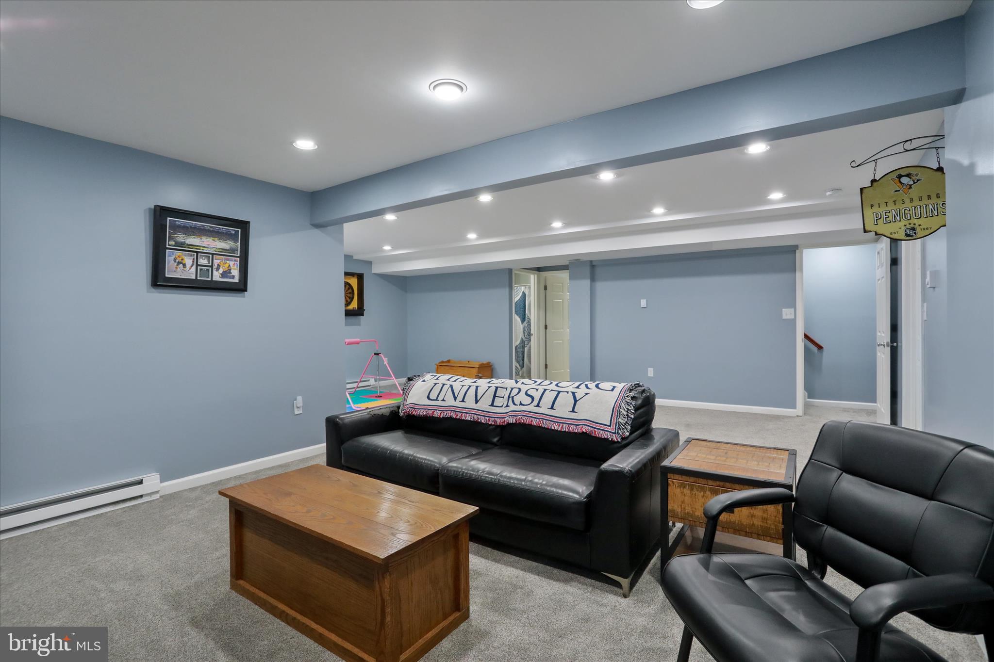 ROLLING HILLS - Residential