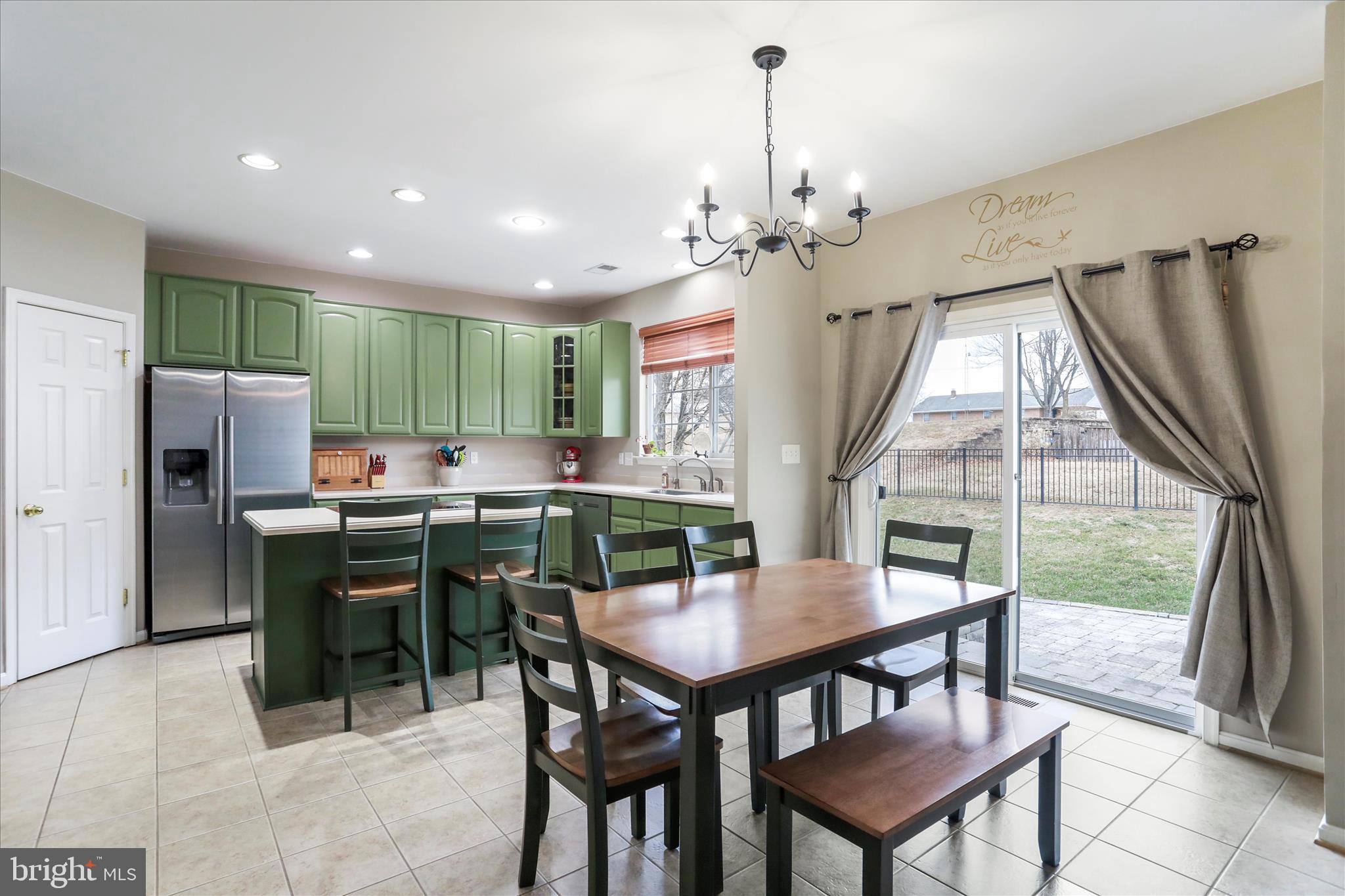 ROLLING HILLS - Residential