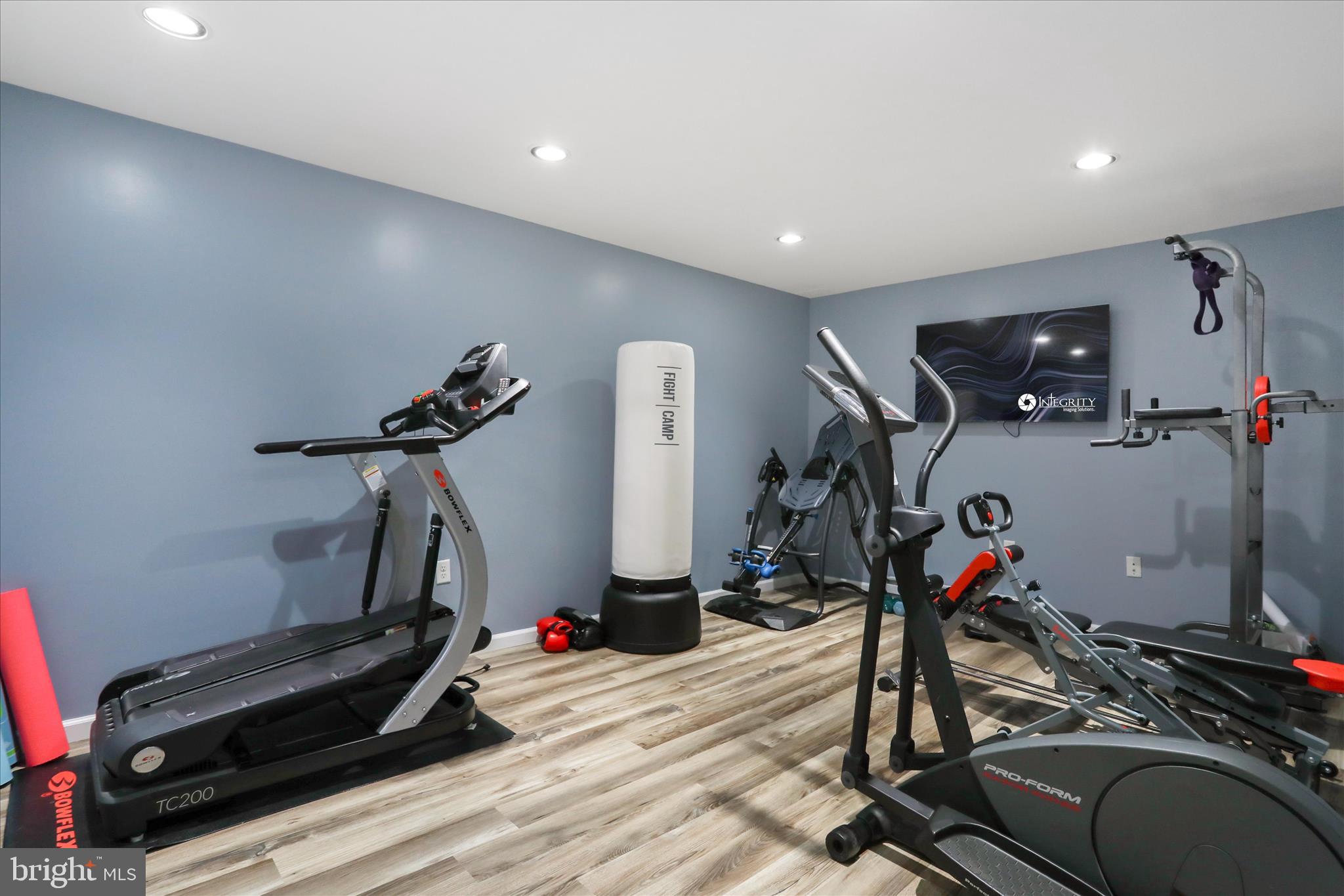 ROLLING HILLS - Residential