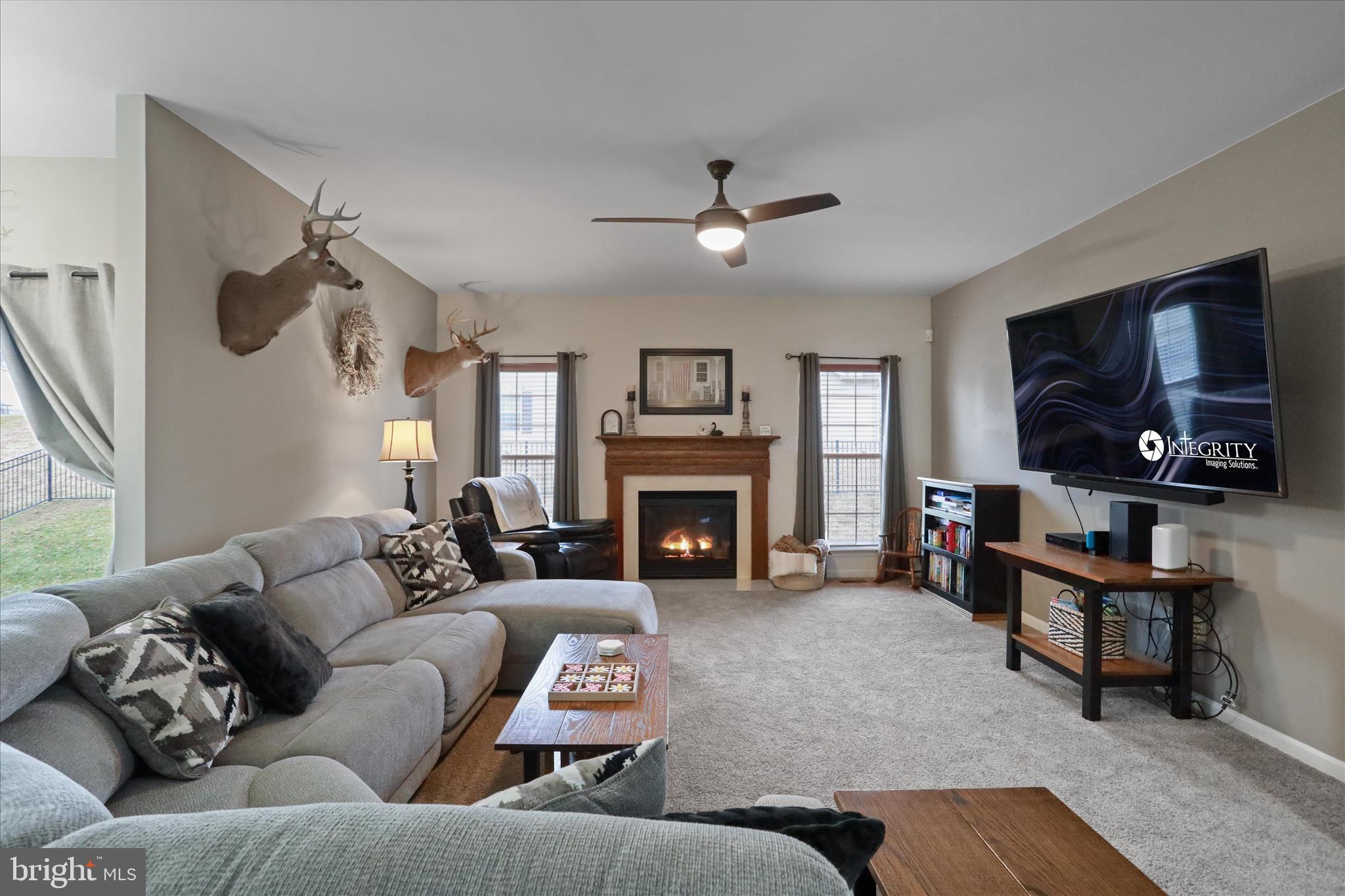 ROLLING HILLS - Residential