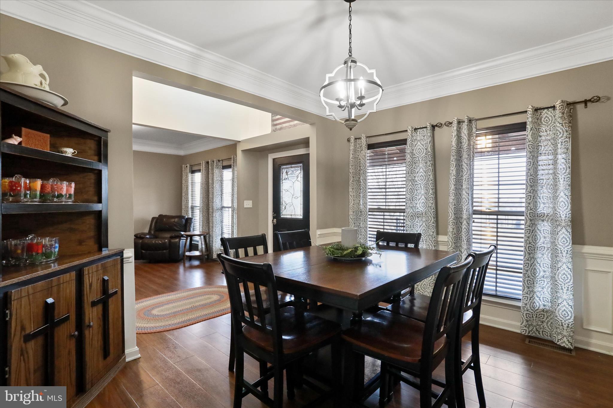 ROLLING HILLS - Residential