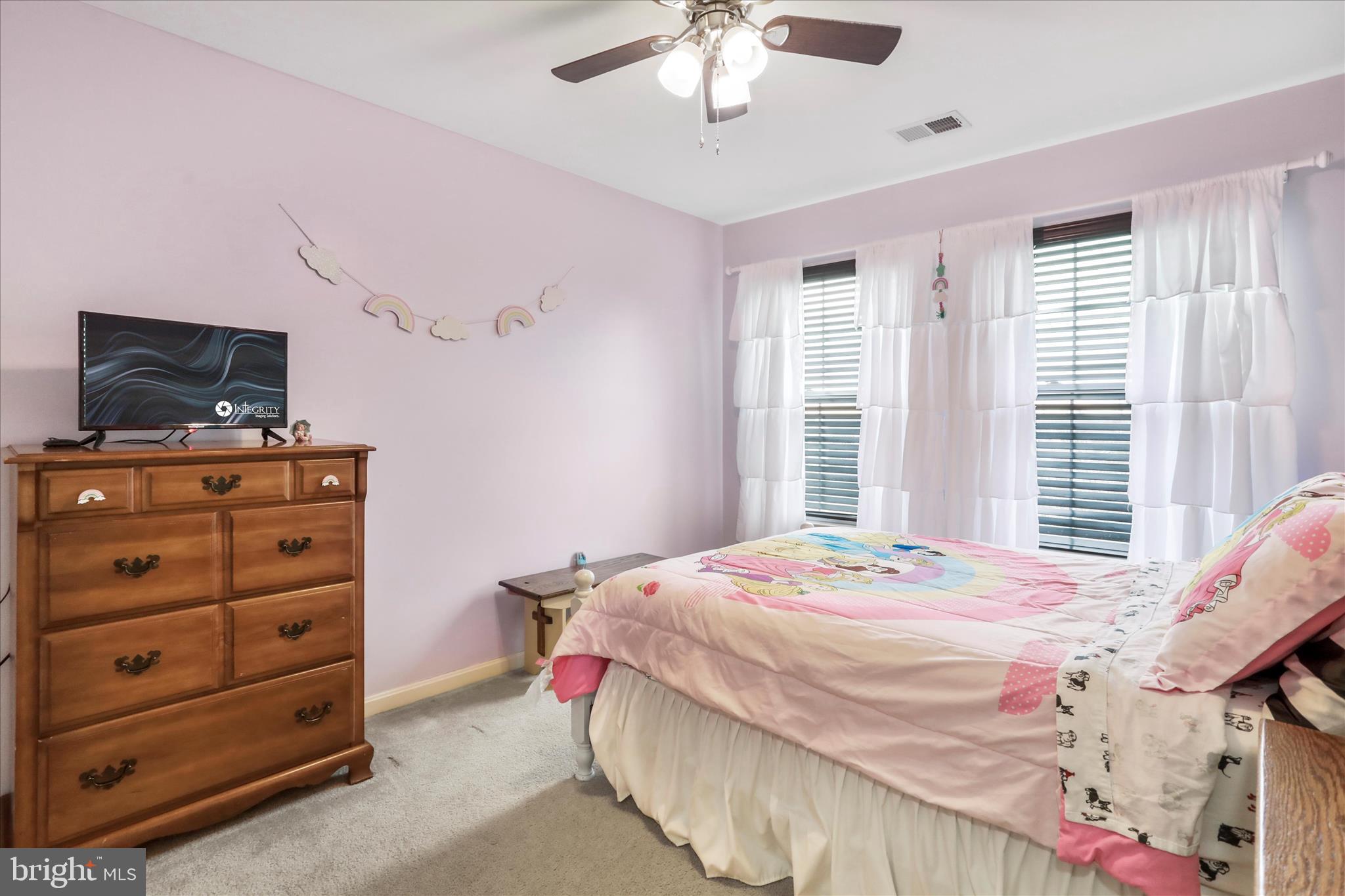 ROLLING HILLS - Residential