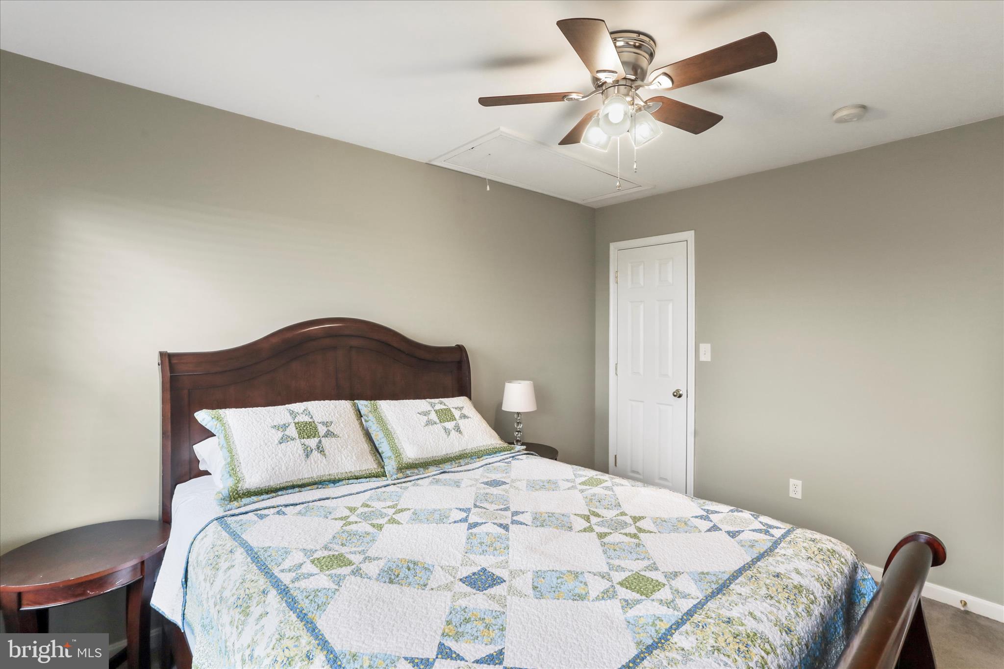 ROLLING HILLS - Residential