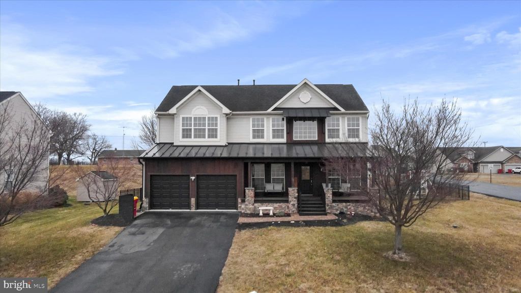 Photo of 3831 Rolling Hills Dr, GREENCASTLE, PA 17225 (MLS # PAFL2031918)